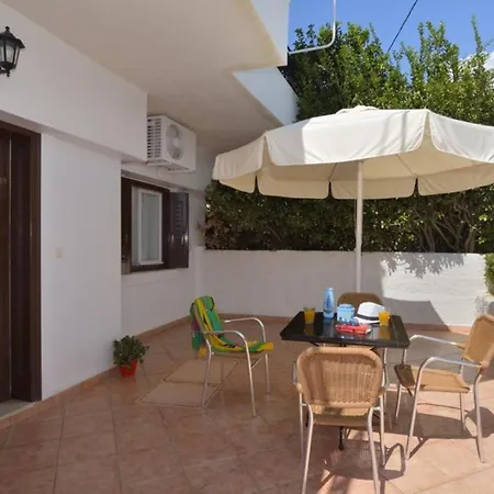 מלון דירות Bella Vista And 3*